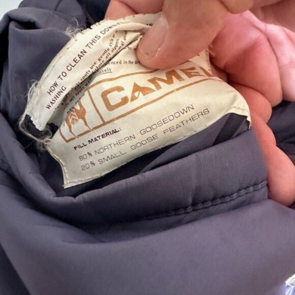 Camel Goosedown Reversible Vinatage Puffer Vest in Gray / Red Size Medium - Picture 4 of 6